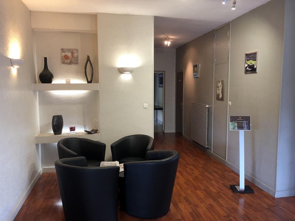 Adonis Lyon Est Hôtel Artys Saint-Priest-en-Jarez Exterior foto